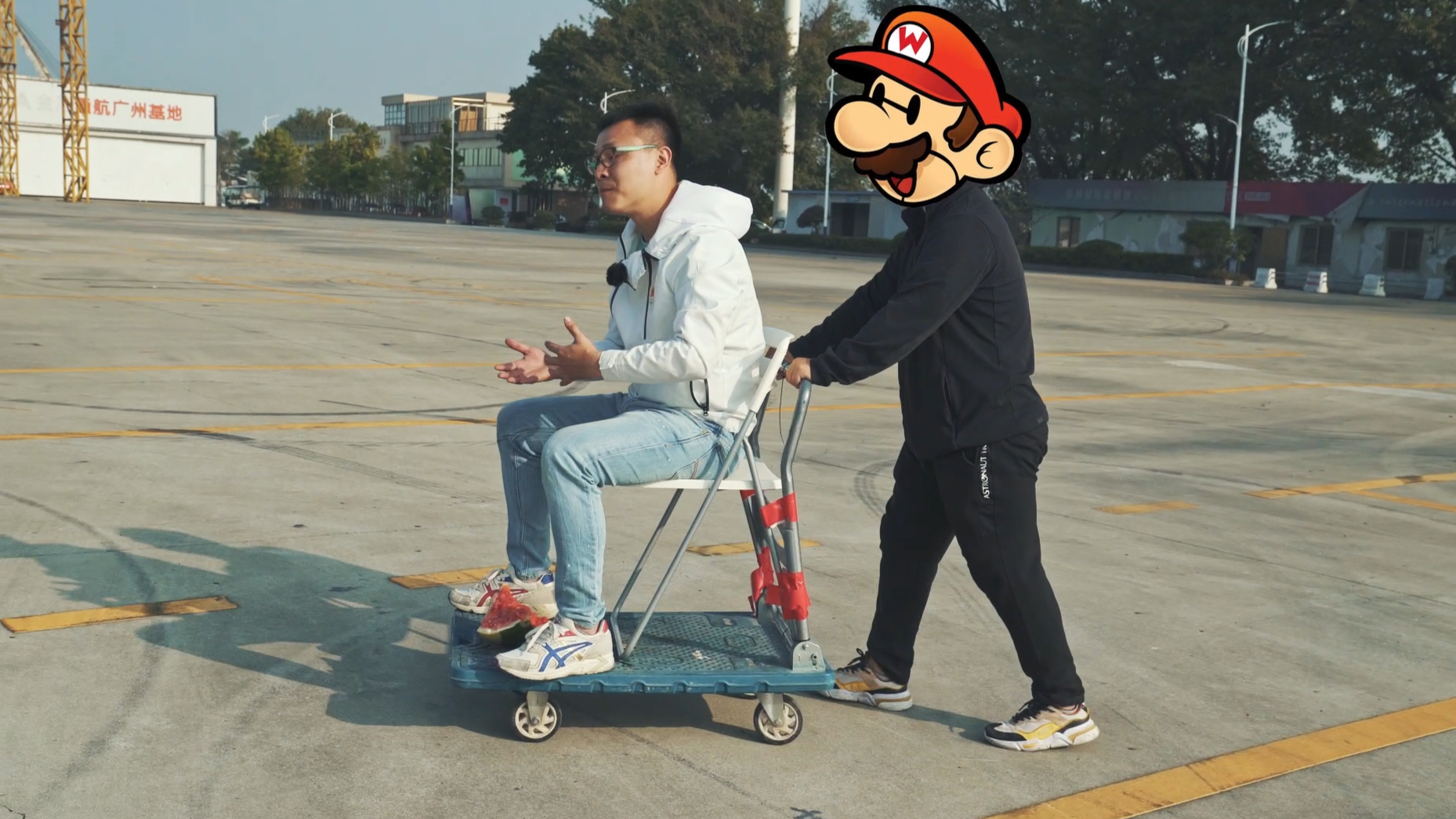 不爱坐安全座椅的孩子先别丢……